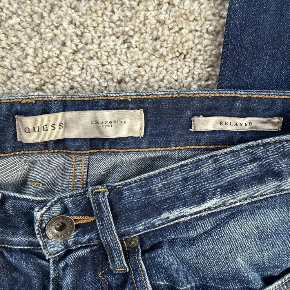 Guess Relaxed Jeans Mens 31x34 Medium Wash Blue Denim Straight Distressed